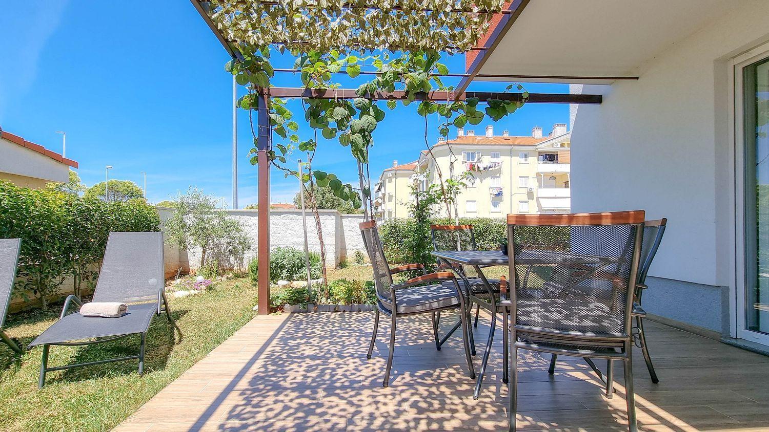 Strandnahes Mit Meerblick, Mediterranem Garten, Liegen, Waschmaschine * Umag